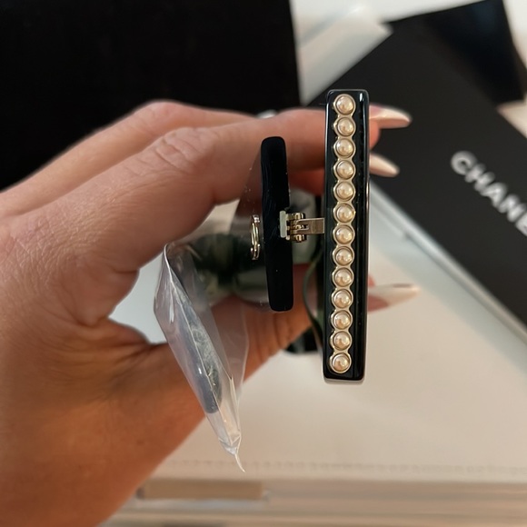 Brand new green Chanel sunglasses. - Picture 4 of 10